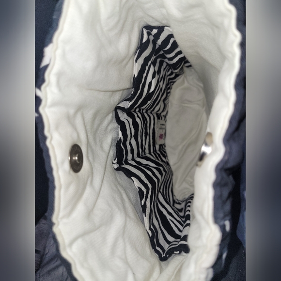 Black crossbody purse with zebra stripe. - Picture 7 of 7